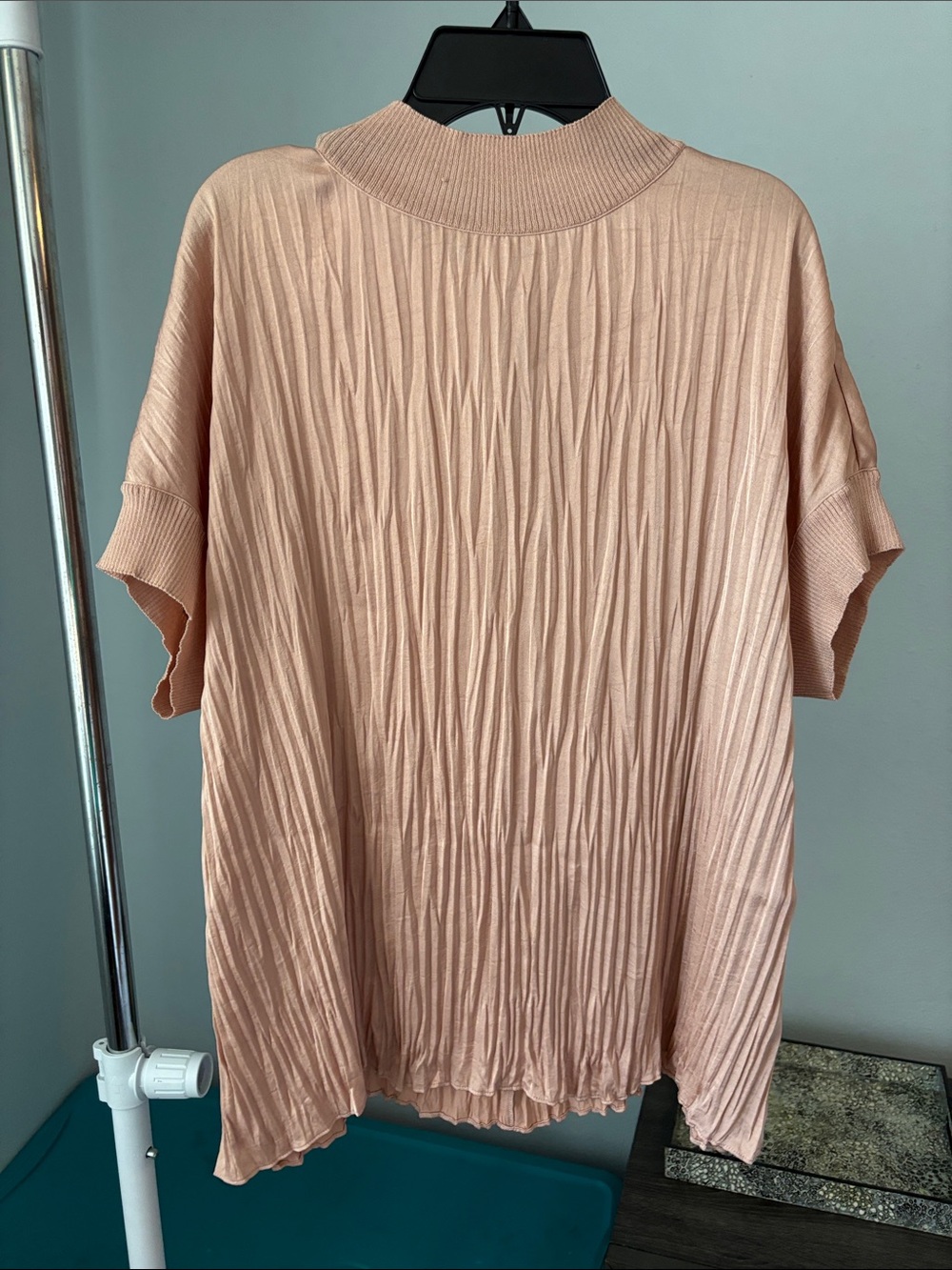 Vince | L Women's Pleated Short Sleeve Top - Blush Pink - Picture 1 of 5